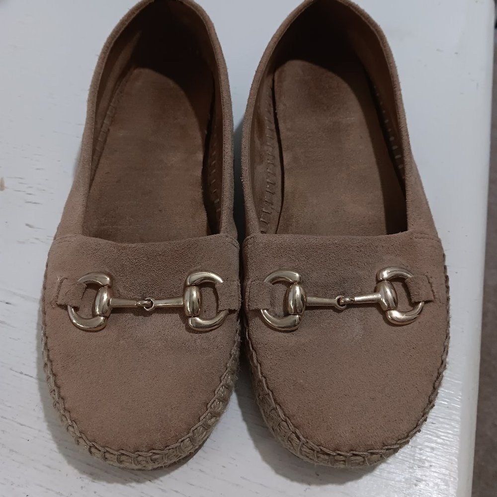 Ladies Tan Aerosoles moccasin, size 7